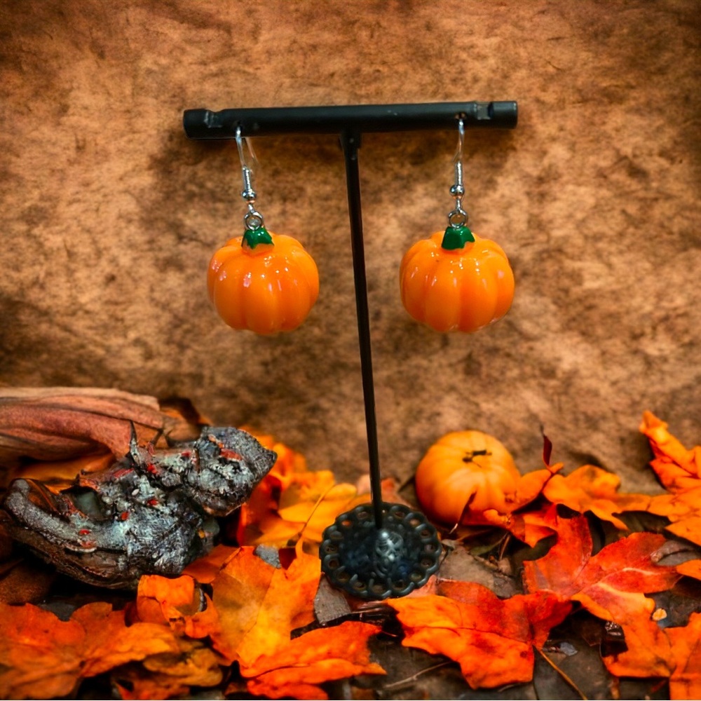 PUMPKIN HANGING EARRINGS! LIGHTWEIGHT& HYPOALLERGENIC!
